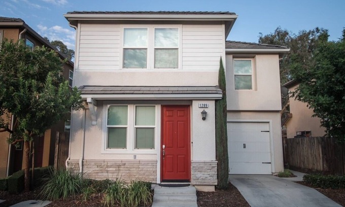 Clovis House | Newer, cozy 3 bedroom home near national parks
