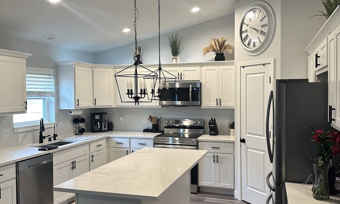McFarland House | Newer family friendly home close to downtown and Campus.