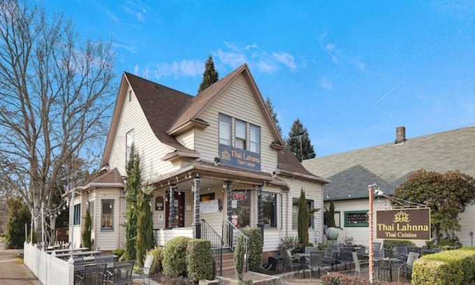 Sellwood-Moreland House | Newer Modern unit - In the Heart of Sellwood