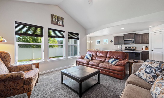 Twin Falls House | Newer NW Twin furnished home near hospital, park, and shops, monthly rental