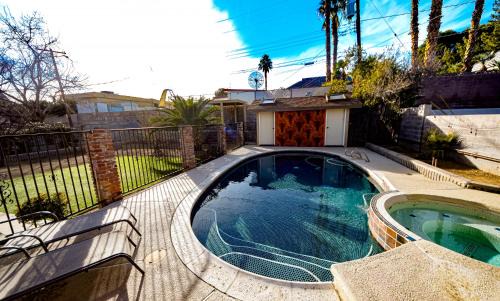 Las Vegas House | Newer Ranch with Pool and Hot Tub near the Strip and Freemont street.