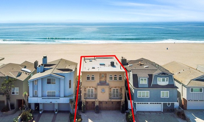 Hollywood Beach House | Newer Villa ON THE SAND 7 beds 6 baths, Elevator, 5-car parking!