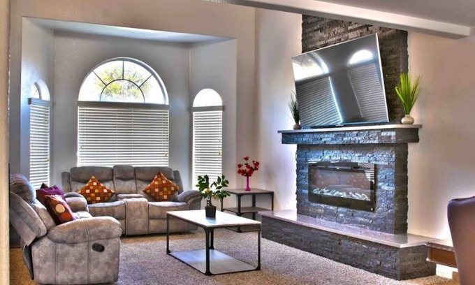 Fresno House | Newley remodeled and furnished home!