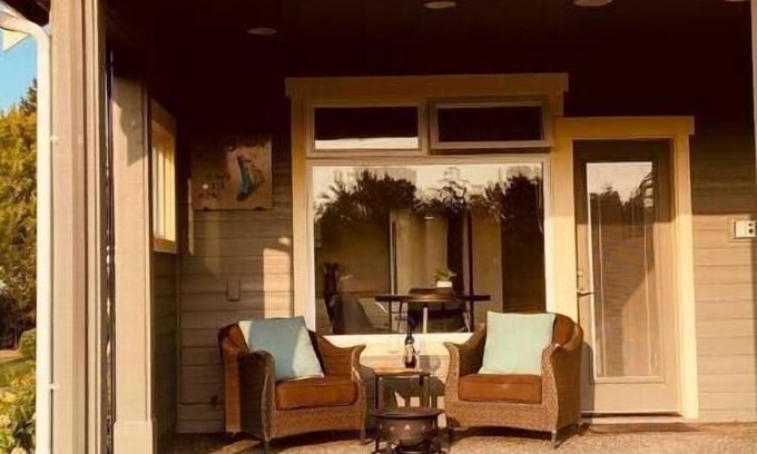 Oak Harbor Apartment | Newley Remodeled on Golf Course
