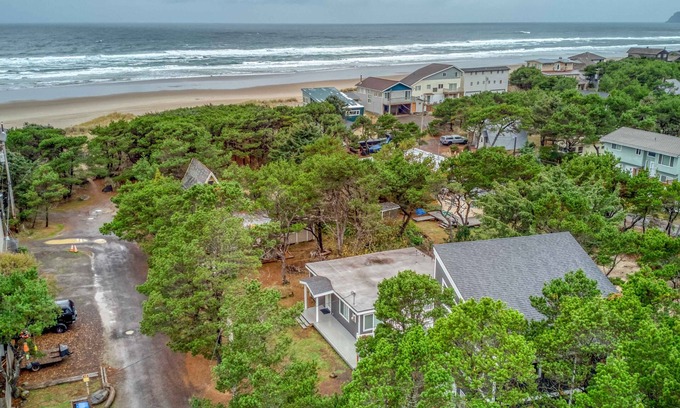 Tierra Del Mar House | Newley Remodeled Single Story Home with Two Kings and One Minute Walk to Beach!