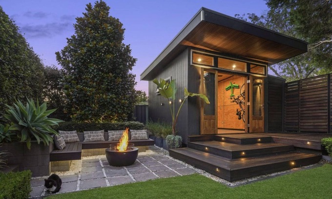 Croydon House | Newley renovated 3 Bedroom Abode w/ outdoor fire pit, bar and