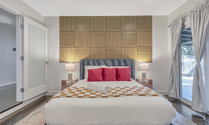 Northside House | NewLuxHome!PoolTable!HotTub!Heart of Downtown SJ