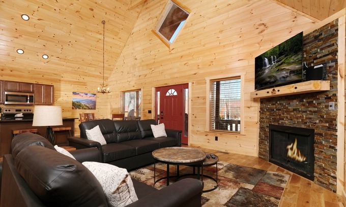White Oak Lodge Cabin | Newly Built 2 bedroom 2 bath sleeping 10 is the perfect getaway.