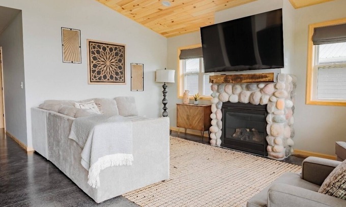 Crivitz House | Newly Built Lakeshore Home on 2400 acre Full-Recreation Lake