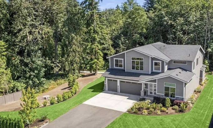 West Lake Stevens House | NEWLY BUILT Luxury Modern Home w/Spa & Sauna on 2.3 acres