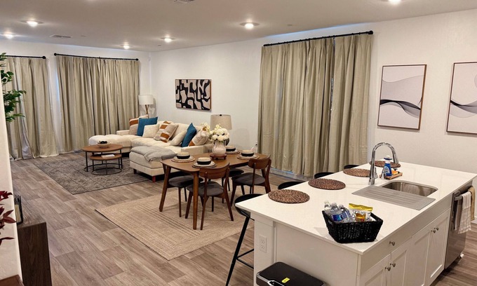 Pumpkin Center House | Newly built, stylish 3BR/2BA home in a quiet Bakersfield neighborhood.