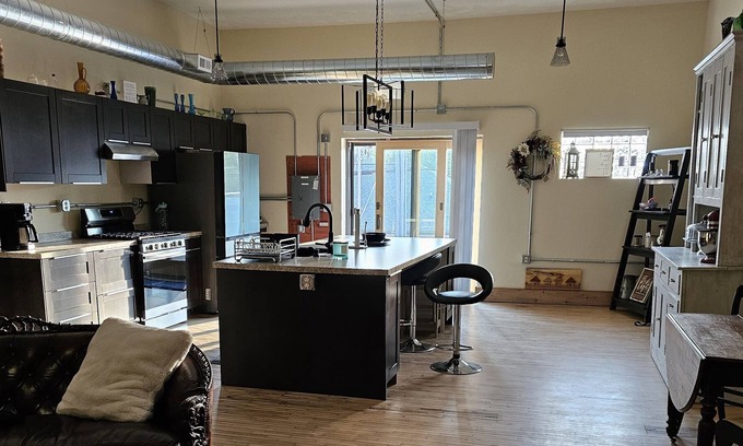 Waupaca Apartment | Newly finished 1 bedroom loft apartment located in downtown Waupaca.