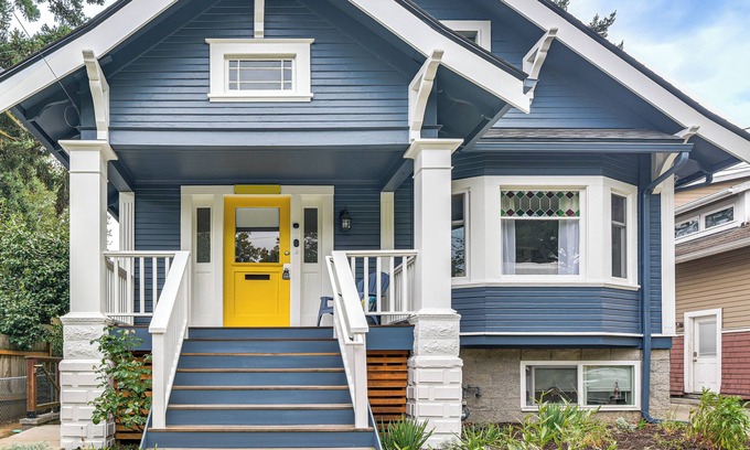 Alberta House | Newly Furnished Alberta Arts Home: Extended Stays!