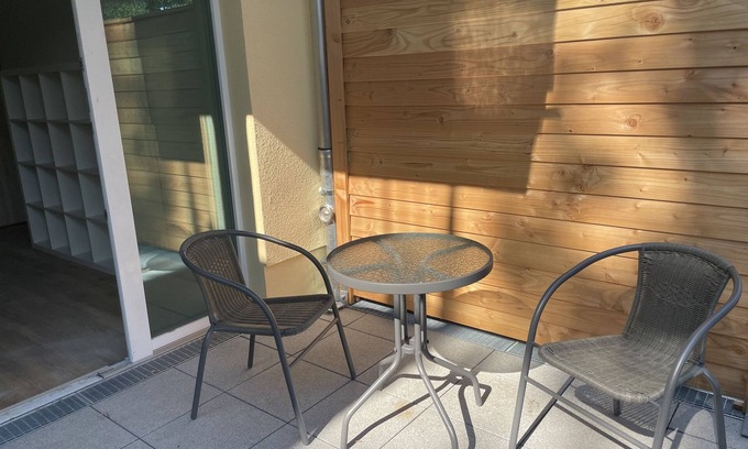 Hoppegarten Apartment | Newly furnished studio in close proximity to the city of Berlin.