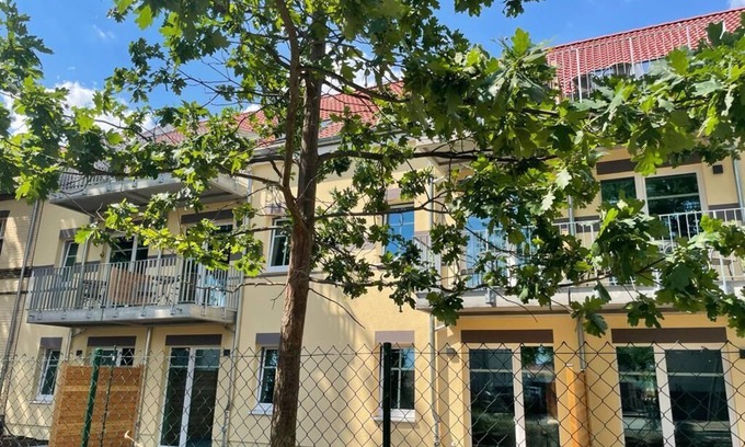 Hoppegarten Apartment | Newly furnished studio in close proximity to the city of Berlin.