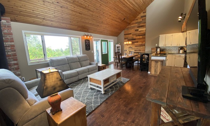 Helena House | Newly Listed - Beautiful Central Townhouse