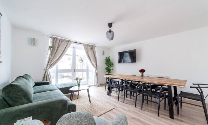 Stratford House | Newly refurbished House - Stratford - w/Parking