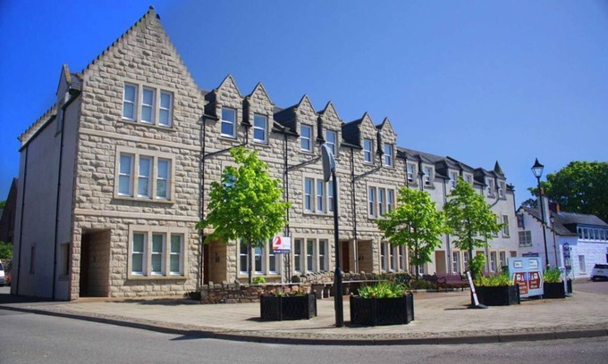 Dornoch Apartment | Newly refurbished Apartment overlooking the main town square