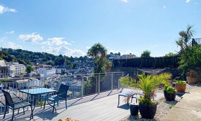 Torquay City Centre Apartment | Newly refurbished Spacious one bed pet friendly apartment with terrace