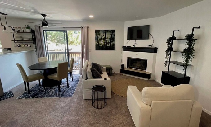 Englewood Condo | Newly Remodeled 2BR w/Pool & Parking–Heart of DTC