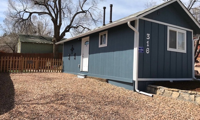 Colorado Springs Cottage | Newly Remodeled Pet Friendly Cottage