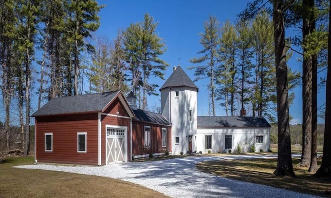 Great Barrington House | NEWLY REMODELED 3 BEDROOM COUNTRY CASTLE