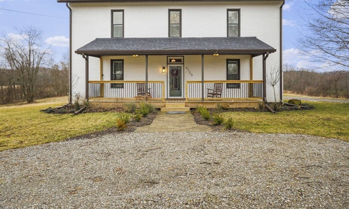 Hallsville Other | Newly remodeled 1822 farmhouse close to Hocking Hills attractions
