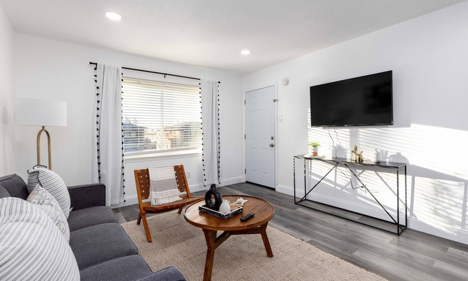 Irving Apartment | Newly Remodeled 1BR Irving Gem!