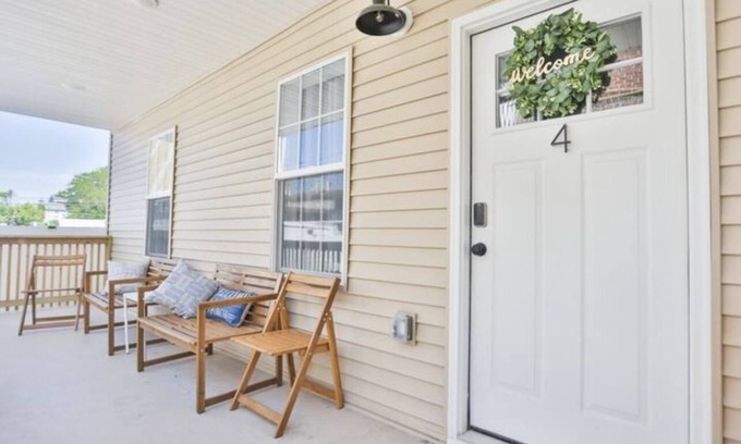 Wildwood Apartment | Newly remodeled 2 bdr apt, 1.5 block to the beach