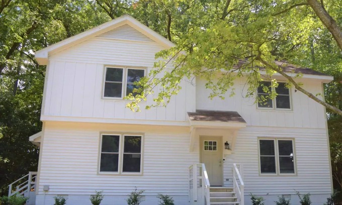 North Raleigh House | Newly Remodeled 2 BR Townhomen