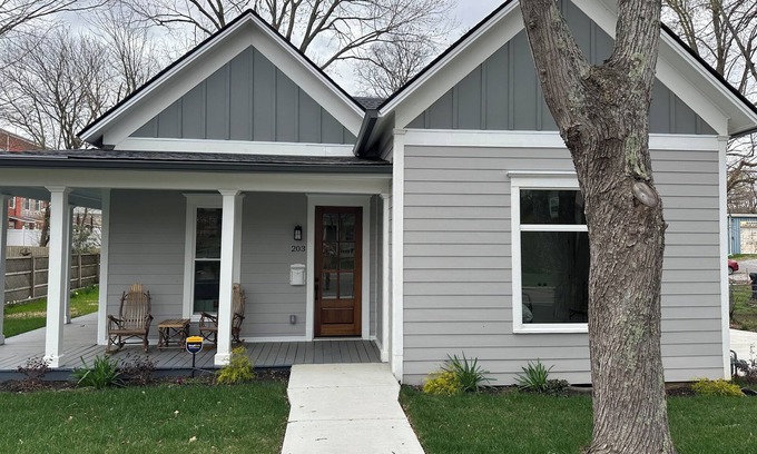Dickson House | Newly remodeled 3 bedroom 2 bath within 5 min of Old Town Dickson dog Friendly