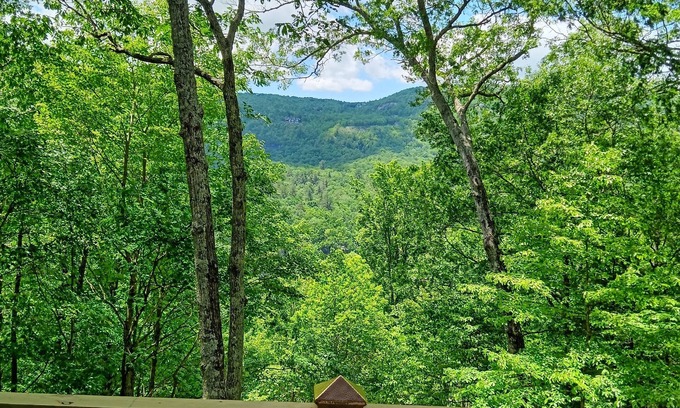 Lake Toxaway House | Newly remodeled 3-bedroom house with private hot tub, in welcoming Lake Toxaway.