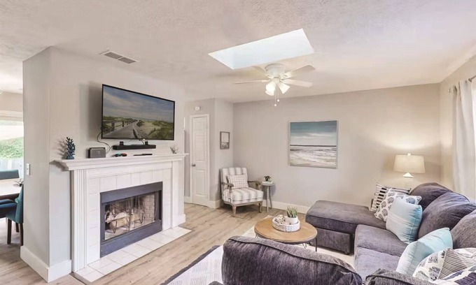 Whitemarsh Island House | Newly Remodeled 3BR/2BA Home w/Putting Green, Sleeps 8