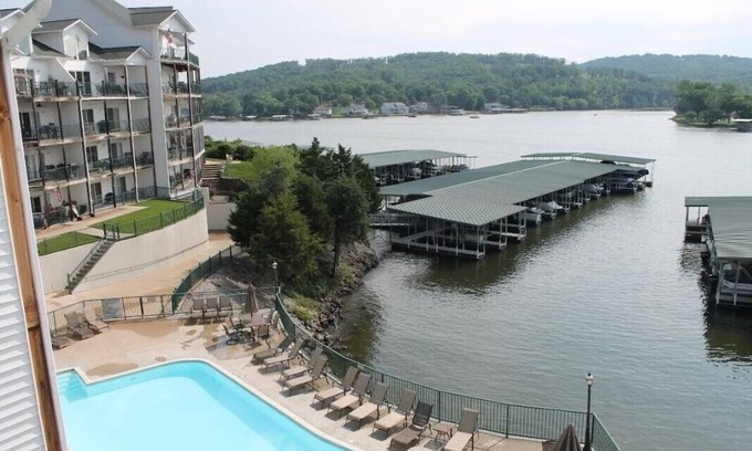 Camdenton Condo | Newly remodeled 4BDR/3BA modern condo with 12x28 BOAT SLIP