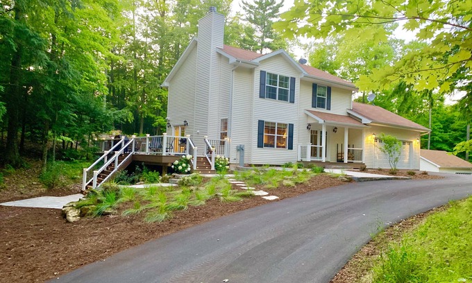 Carlsville House | Newly Remodeled, Beautifully Furnished, Sleeps 10-14