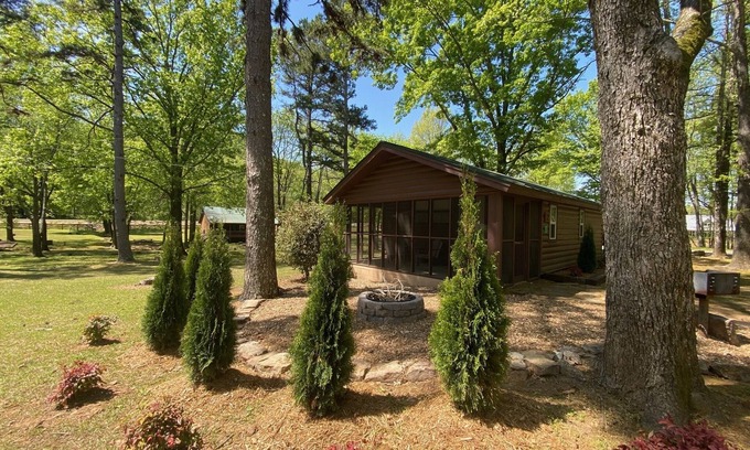Heber Springs Cabin | Newly Remodeled Cabin in Lobo Landing w/Outdoor Firepit!
