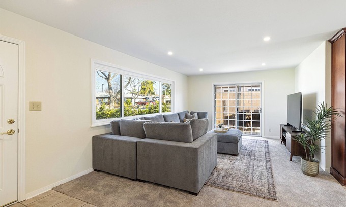 Simi Valley House | Newly Remodeled Charming House in Simi Valley, AC, Large Backyard, Pet Friendly