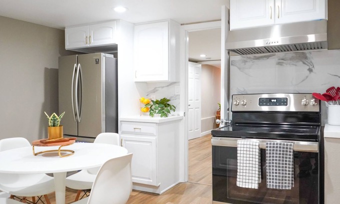 Longfellow House | Newly Remodeled cozy 1bdrm home close to Public transportation , BART, & SF