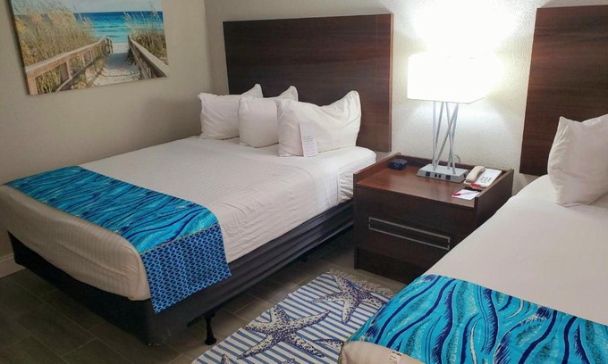 Trailer Estates Apartment | Newly Remodeled Cozy Unit Sarasota Cay Club close to Airport, Beaches and Shops