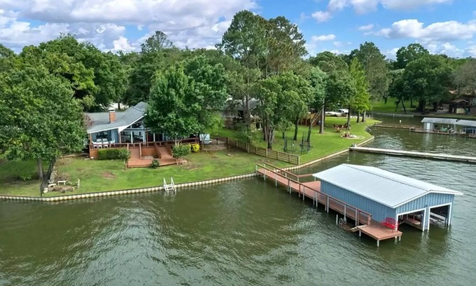 Cedar Creek Reservoir House | Newly Remodeled - Dream Lake Home on Cedar Creek Reservoir 60 mins from Dallas!