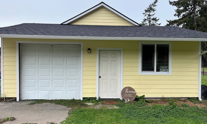 Crescent City House | Newly remodeled Farm House with sauna and hot tub!