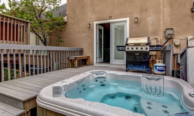 Cottonwood Heights House | Newly remodeled home w/arge private hot tub, fireplace, & nearby park