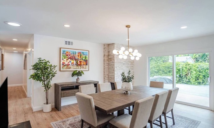 Mar Vista House | Newly Remodeled Home in Venice