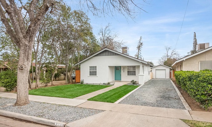 Fresno House | Newly remodeled home on quiet tree lined street centrally located