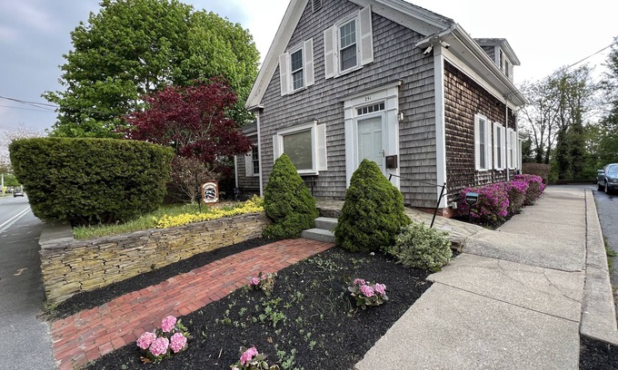 Hyannis House | Newly remodeled home - Close to beaches, Main Street and Ferry to the Islands