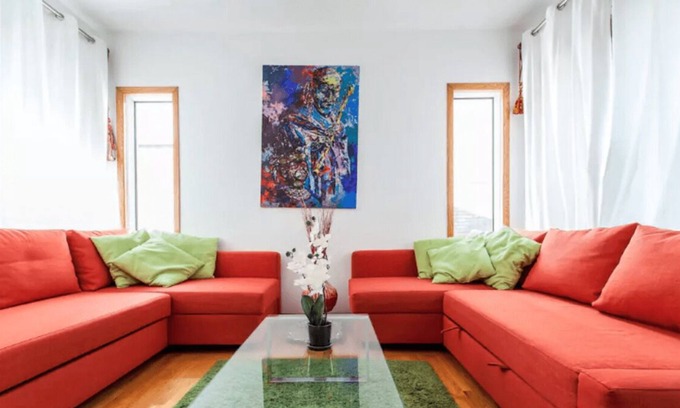 Cote-Des-Neiges—Notre-Dame-De-Grace House | "Newly-Remodeled Home with Modern Amenities in the Heart of Montreal"