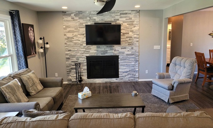 Rothschild House | Newly Remodeled In The heart Of The Suburbs