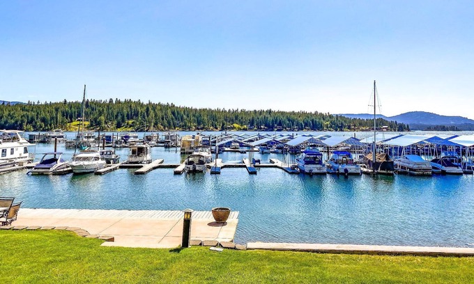 Hope Condo | Newly remodeled lakeside condo with a private patio, grass area, close to town and marina, sleeps 6-