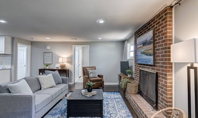 South Kansas City House | Newly remodeled Retreat| Hiking+Moutain BikeTrails