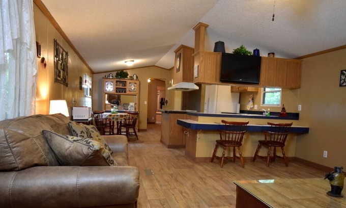 Board Camp House | Newly Remodeled-Secluded-Book today